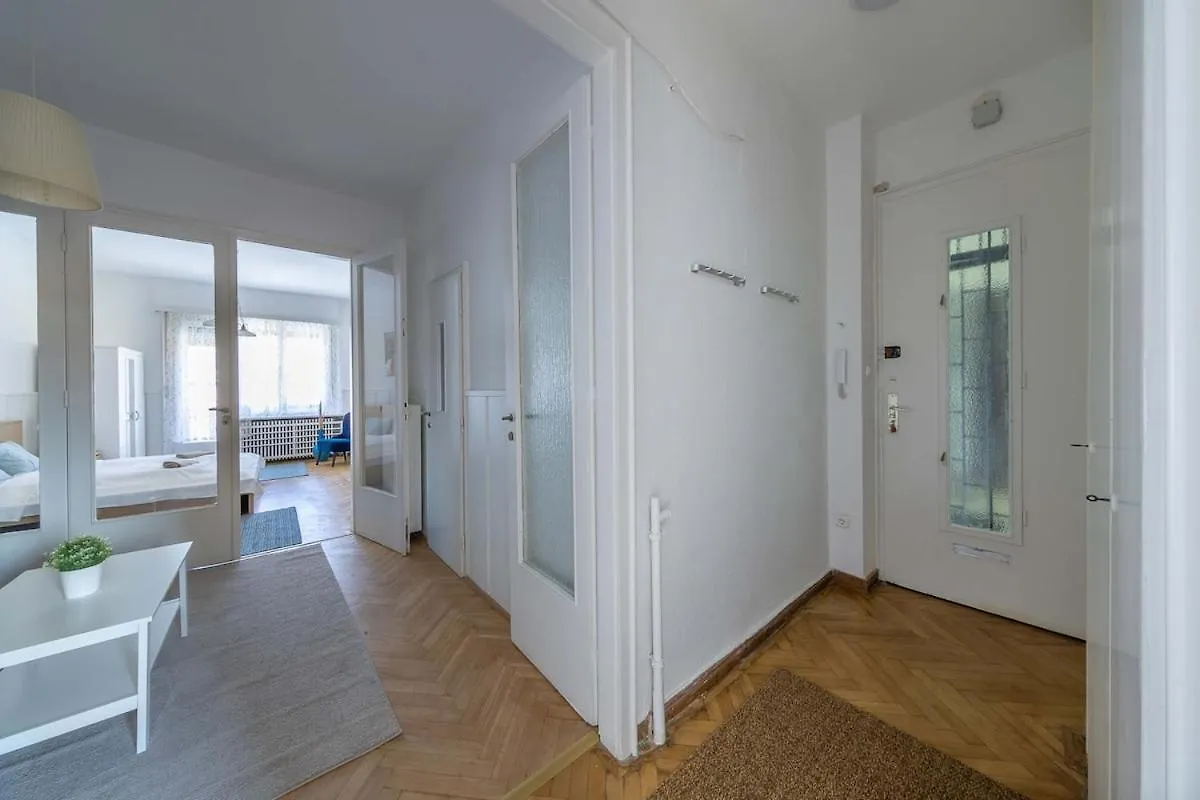 Apartmán Brand New Fakes-Two Balconies Above The Citycenter Budapešť