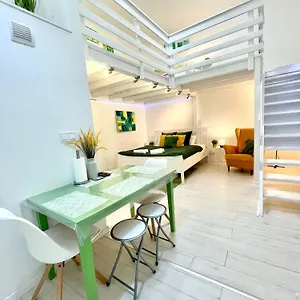 Apartamento Teresian Near The Andrassy Street Free Air Conditioner Free Coffee, Budapest